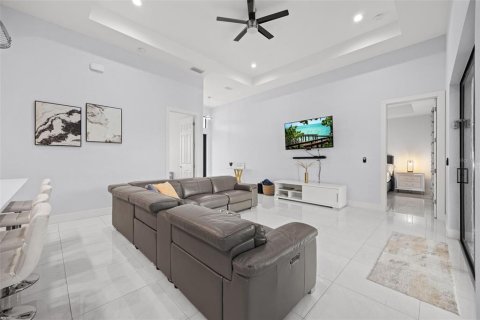 Casa en venta en Cape Coral, Florida, 4 dormitorios, 177.91 m2 № 2388335 - foto 13