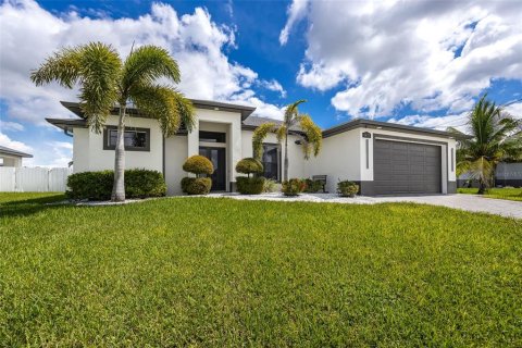 Casa en Cape Coral, Florida 4 dormitorios, 177.91 m2 № 2388335