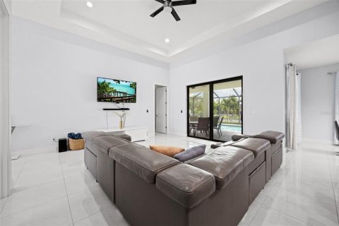 Casa en venta en Cape Coral, Florida, 4 dormitorios, 177.91 m2 № 2388335 - foto 11