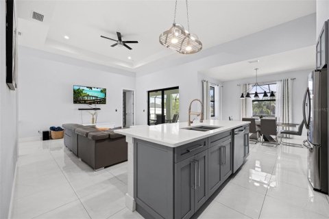 Casa en venta en Cape Coral, Florida, 4 dormitorios, 177.91 m2 № 2388335 - foto 18