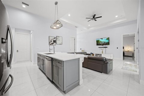 Casa en venta en Cape Coral, Florida, 4 dormitorios, 177.91 m2 № 2388335 - foto 19