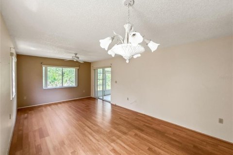 House in New Port Richey, Florida 2 bedrooms, 126.25 sq.m. № 2231005 - photo 11