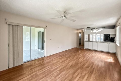House in New Port Richey, Florida 2 bedrooms, 126.25 sq.m. № 2231005 - photo 12