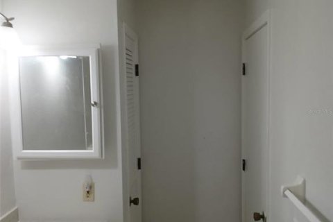 House in New Port Richey, Florida 2 bedrooms, 126.25 sq.m. № 2231005 - photo 20