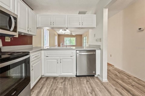 House in New Port Richey, Florida 2 bedrooms, 126.25 sq.m. № 2231005 - photo 10