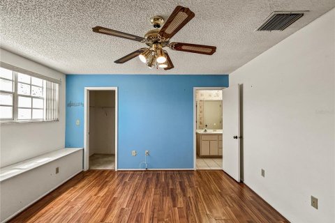 House in New Port Richey, Florida 2 bedrooms, 126.25 sq.m. № 2231005 - photo 24