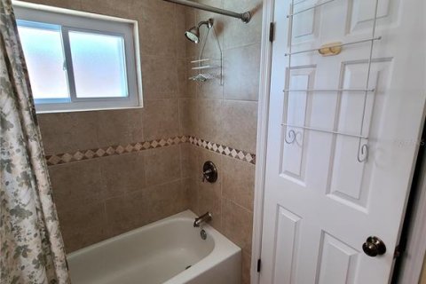 House in Orlando, Florida 5 bedrooms, 284.65 sq.m. № 1379296 - photo 21