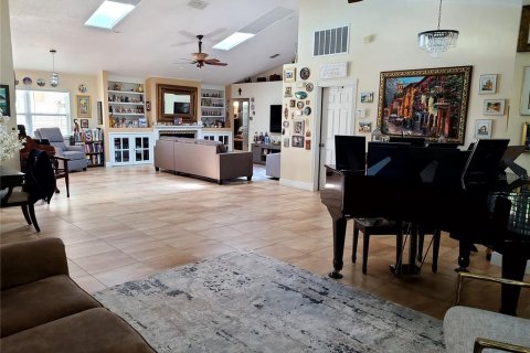 House in Orlando, Florida 5 bedrooms, 284.65 sq.m. № 1379296 - photo 7