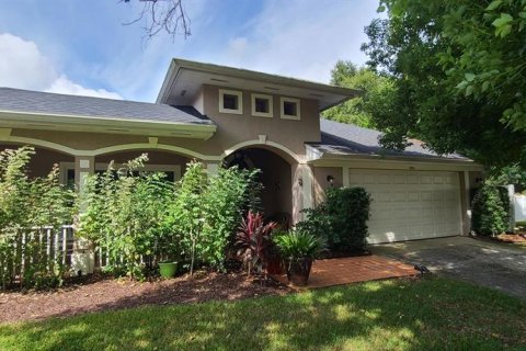 House in Orlando, Florida 5 bedrooms, 284.65 sq.m. № 1379296 - photo 1