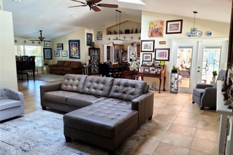 House in Orlando, Florida 5 bedrooms, 284.65 sq.m. № 1379296 - photo 9