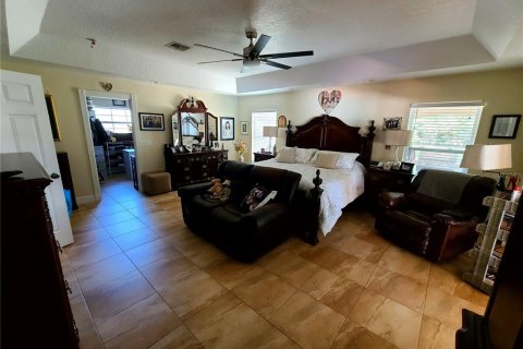 House in Orlando, Florida 5 bedrooms, 284.65 sq.m. № 1379296 - photo 15