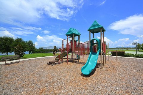 Townhouse in Groveland, Florida 3 bedrooms, 151.34 sq.m. № 1802355 - photo 30