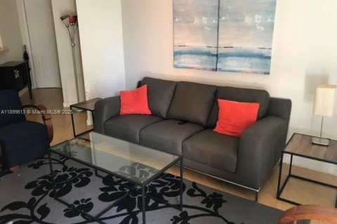 Condominio en alquiler en Miramar, Florida, 2 dormitorios, 99.22 m2 № 1950886 - foto 5