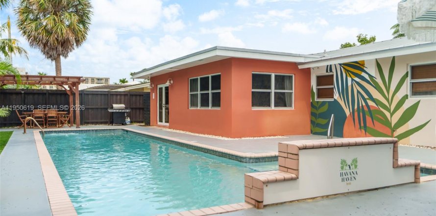 House in Oakland Park, Florida 3 bedrooms, 146.97 sq.m. № 2021023