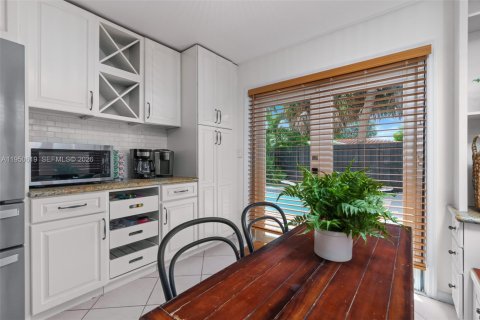 House in Oakland Park, Florida 3 bedrooms, 146.97 sq.m. № 2021023 - photo 15