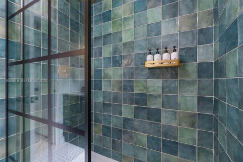 House in Oakland Park, Florida 3 bedrooms, 146.97 sq.m. № 2021023 - photo 28