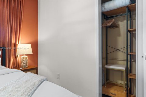 House in Oakland Park, Florida 3 bedrooms, 146.97 sq.m. № 2021023 - photo 26