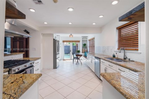 House in Oakland Park, Florida 3 bedrooms, 146.97 sq.m. № 2021023 - photo 12