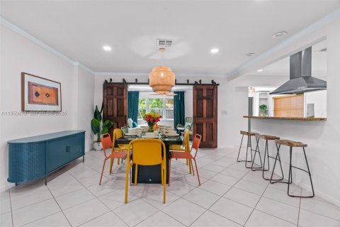 House in Oakland Park, Florida 3 bedrooms, 146.97 sq.m. № 2021023 - photo 4