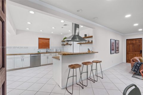 House in Oakland Park, Florida 3 bedrooms, 146.97 sq.m. № 2021023 - photo 9