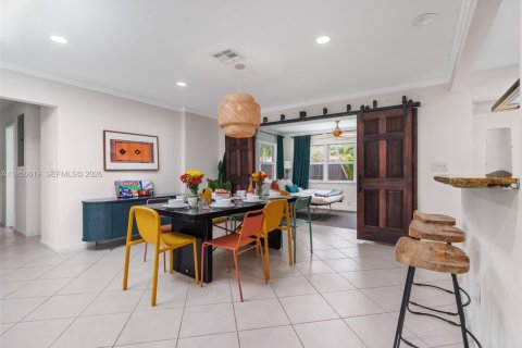 House in Oakland Park, Florida 3 bedrooms, 146.97 sq.m. № 2021023 - photo 3