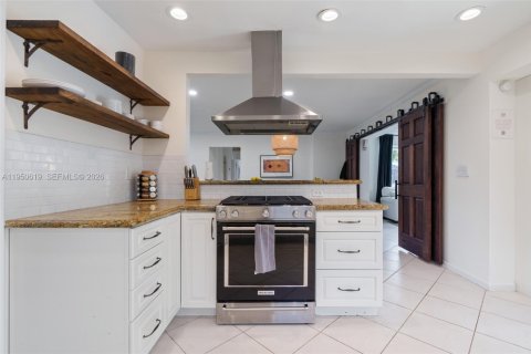 House in Oakland Park, Florida 3 bedrooms, 146.97 sq.m. № 2021023 - photo 11