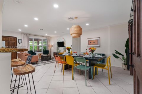 House in Oakland Park, Florida 3 bedrooms, 146.97 sq.m. № 2021023 - photo 8