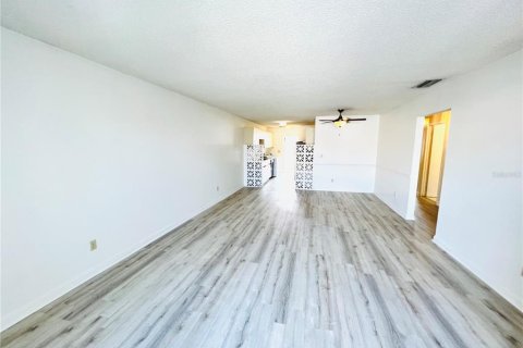 Townhouse in Winter Haven, Florida 3 bedrooms, 99.68 sq.m. № 2217189 - photo 17