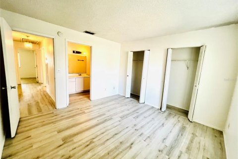 Townhouse in Winter Haven, Florida 3 bedrooms, 99.68 sq.m. № 2217189 - photo 11