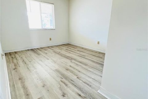 Townhouse in Winter Haven, Florida 3 bedrooms, 99.68 sq.m. № 2217189 - photo 13