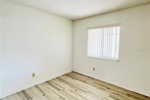 Townhouse in Winter Haven, Florida 3 bedrooms, 99.68 sq.m. № 2217189 - photo 18