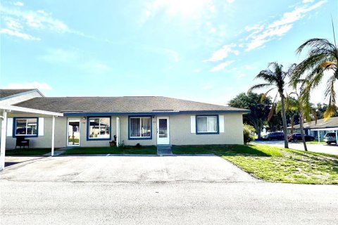 Townhouse in Winter Haven, Florida 3 bedrooms, 99.68 sq.m. № 2217189 - photo 3