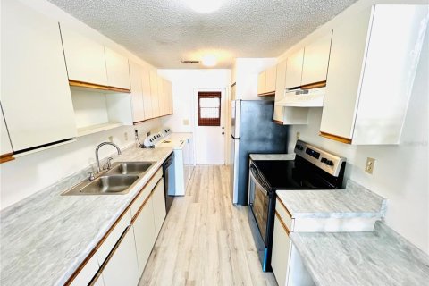 Townhouse in Winter Haven, Florida 3 bedrooms, 99.68 sq.m. № 2217189 - photo 5