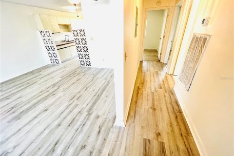 Townhouse in Winter Haven, Florida 3 bedrooms, 99.68 sq.m. № 2217189 - photo 9