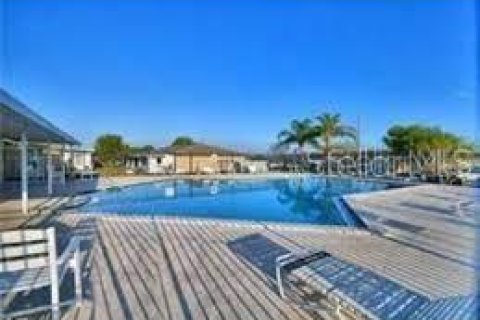 Townhouse in Winter Haven, Florida 3 bedrooms, 99.68 sq.m. № 2217189 - photo 4