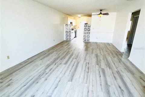 Townhouse in Winter Haven, Florida 3 bedrooms, 99.68 sq.m. № 2217189 - photo 7