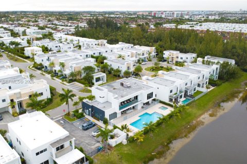 Casa en alquiler en Doral, Florida, 4 dormitorios, 223.15 m2 № 2026359 - foto 9