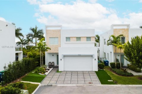 Casa en alquiler en Doral, Florida, 4 dormitorios, 223.15 m2 № 2026359 - foto 2