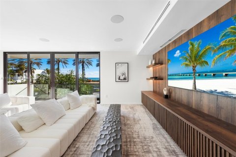 Villa ou maison à louer à Golden Beach, Floride: 6 chambres, 711.35 m2 № 1985234 - photo 21