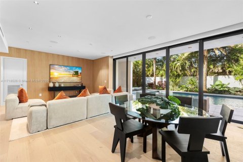 Villa ou maison à louer à Golden Beach, Floride: 6 chambres, 711.35 m2 № 1985234 - photo 11