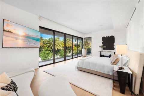 Villa ou maison à louer à Golden Beach, Floride: 6 chambres, 711.35 m2 № 1985234 - photo 23