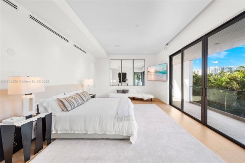 Villa ou maison à louer à Golden Beach, Floride: 6 chambres, 711.35 m2 № 1985234 - photo 24