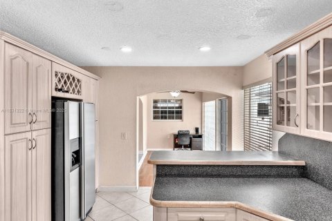 House in Pembroke Pines, Florida 3 bedrooms, 143.35 sq.m. № 1809385 - photo 28