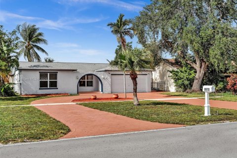 House in Pembroke Pines, Florida 3 bedrooms, 143.35 sq.m. № 1809385 - photo 3