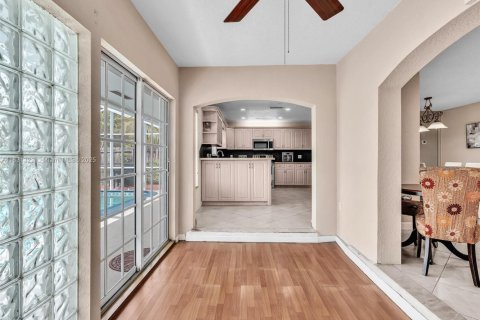 House in Pembroke Pines, Florida 3 bedrooms, 143.35 sq.m. № 1809385 - photo 20