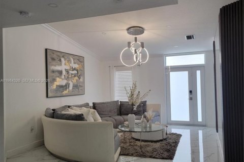 House in Homestead, Florida 5 bedrooms, 169.27 sq.m. № 2045671 - photo 9