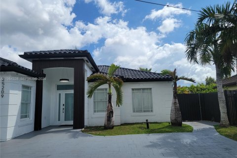 House in Homestead, Florida 5 bedrooms, 169.27 sq.m. № 2045671 - photo 4