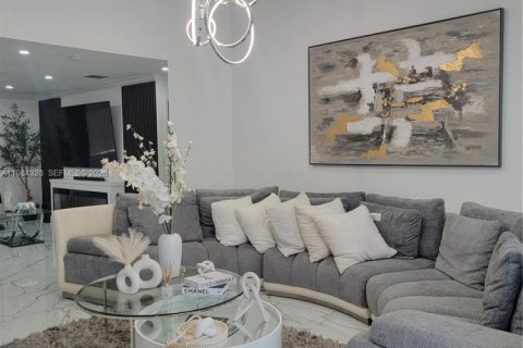 House in Homestead, Florida 5 bedrooms, 169.27 sq.m. № 2045671 - photo 6