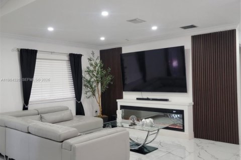 House in Homestead, Florida 5 bedrooms, 169.27 sq.m. № 2045671 - photo 12