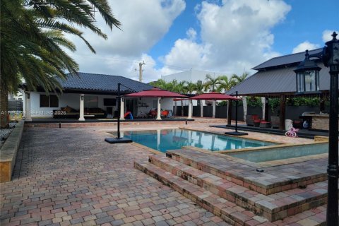 House in Homestead, Florida 5 bedrooms, 169.27 sq.m. № 2045671 - photo 27